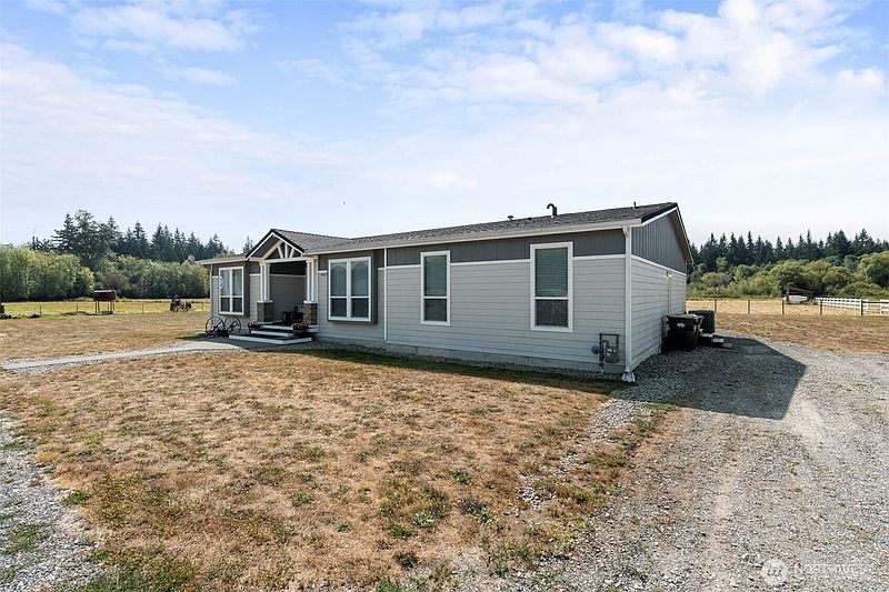 4th image of 4831 113th Avenue SW