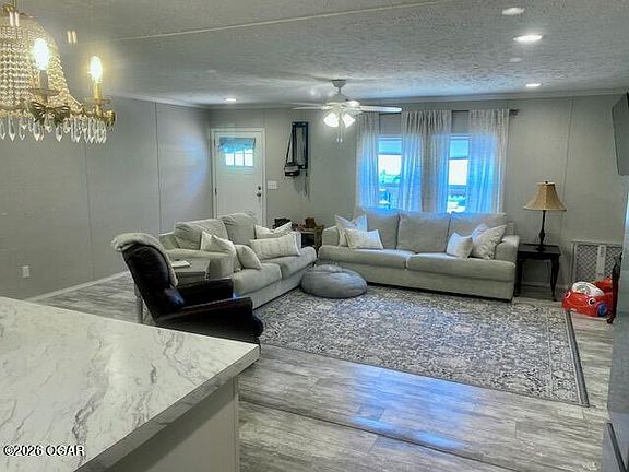 5th image of 503 Hilltop Ln