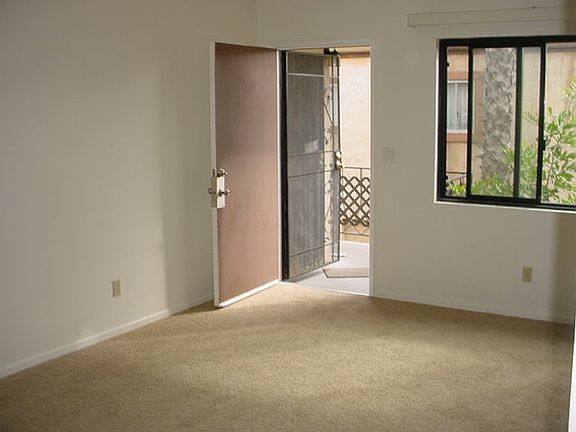 2nd image of 4021 1/2 Texas St