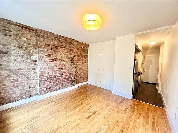 2nd image of 87 Christopher St APT 8