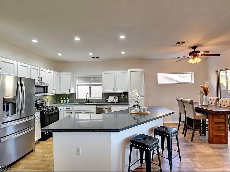 2578 Hayesville Ave — Photo 6