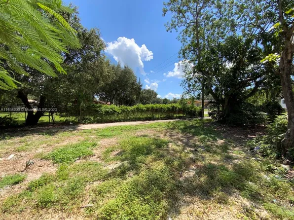 1735 NW 84th St, Miami, FL 33147