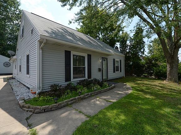 2nd image of 1110 Munroe Falls Ave