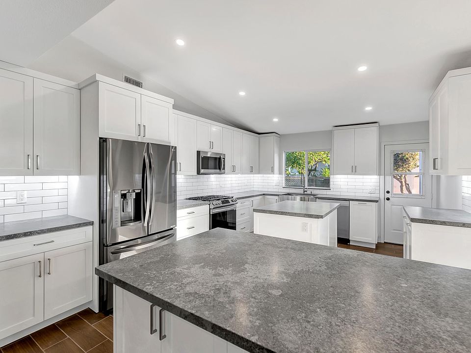 Spacious kitchen with vaulted ceilings, two islands