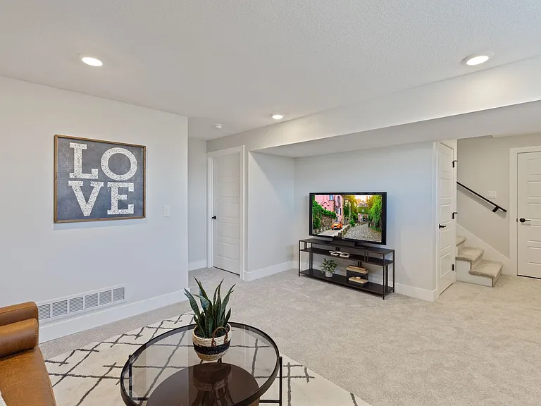 924 Lincoln Way — Photo 18