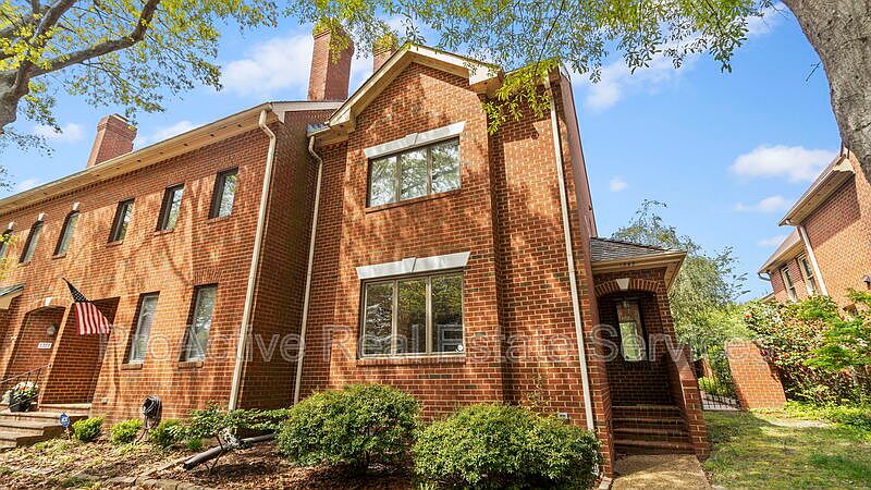 1st image of 1345 Llewellyn Ave