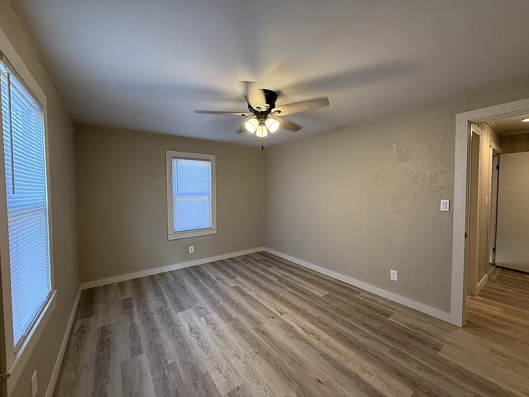 937 Vine St — Photo 10