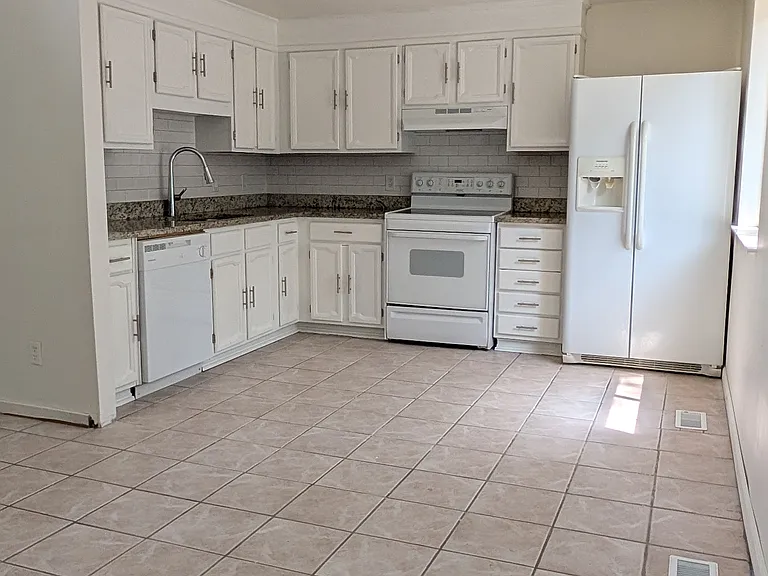 507 Lancelot Dr — Photo 9