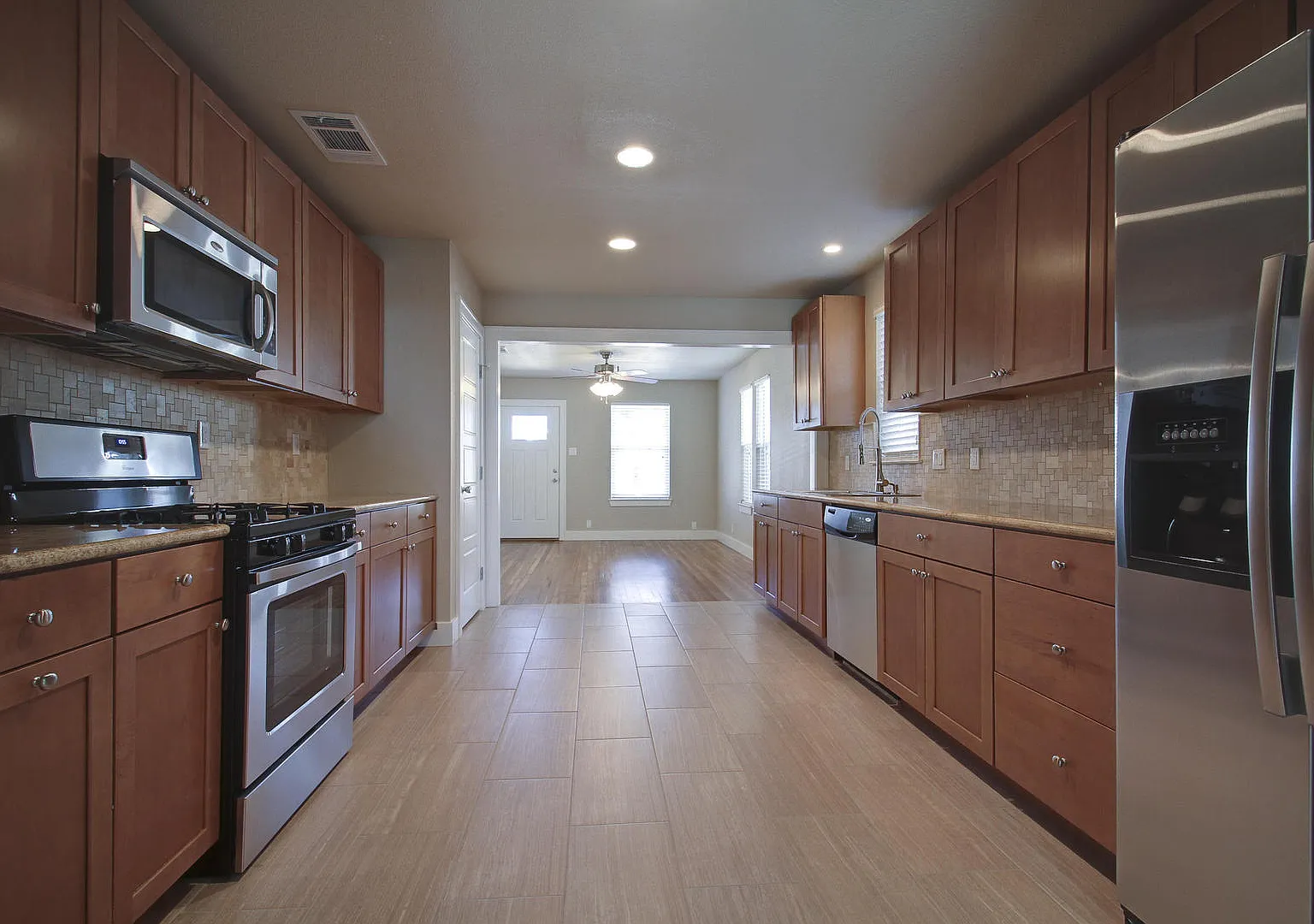 Ut Pre-Lease: Newly Remodeled West Campus Home , 6 Bed / 3 Bath, Short Walk/Bike To Ut Campus — Photo 1