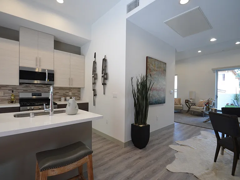 Lido Apartments - 4025 Grandview — Photo 48