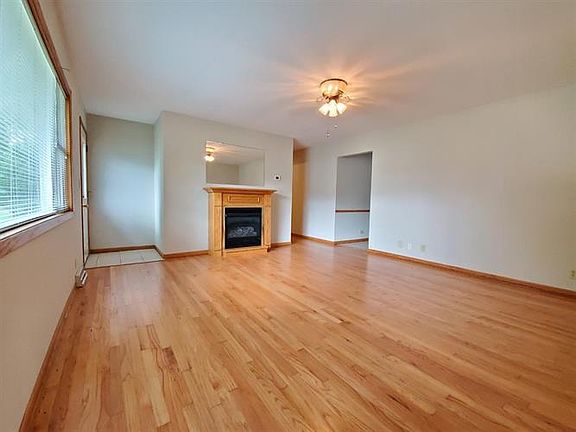 4th image of 3334 W 79th Pl