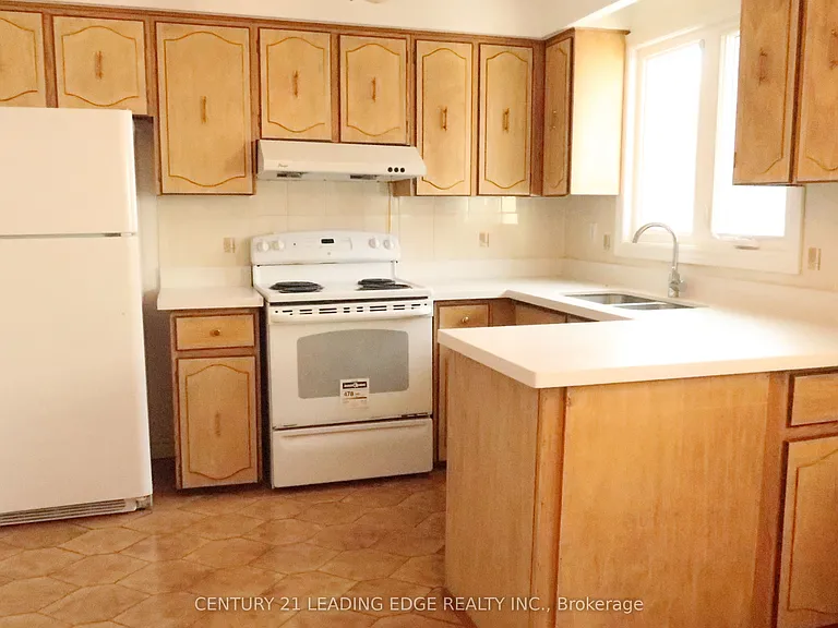 959 Huntingwood Dr S #MAIN — Photo 2