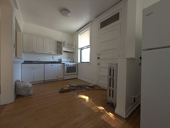 2nd image of 127-31 S Harvey Ave #2