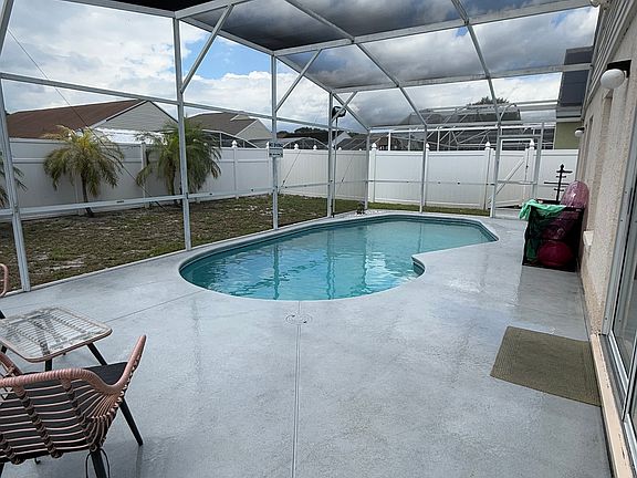 2nd image of 2566 Chatham Cir