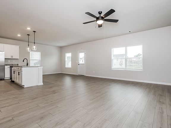 4th image of 709 Berkeley Dr
