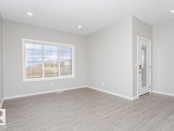 3rd image of 306 Hawthorn Way