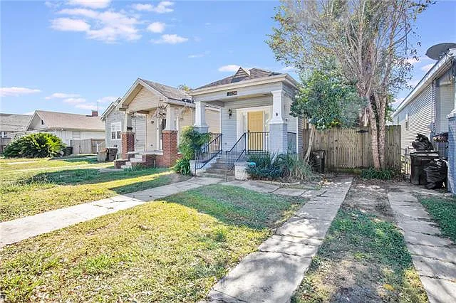 3 bed, 1.0 bath, 1350 sqft, $1,700 — Photo 3
