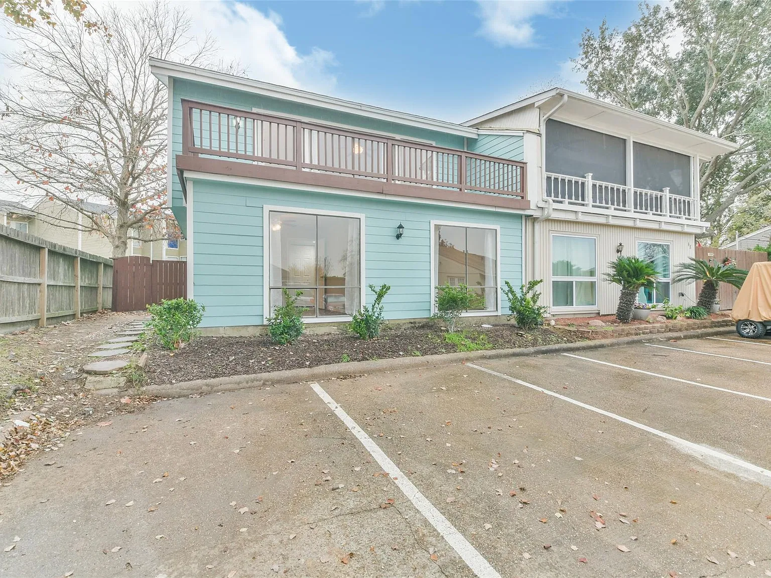 3 bed, 3.0 bath, 1624 sqft, $1,995 — Photo 1