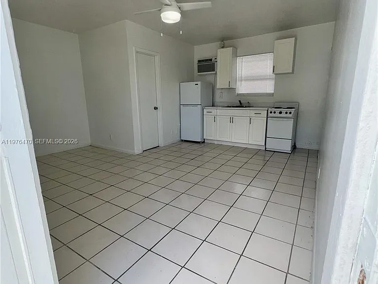 124 SE 4th St #2 — Photo 5