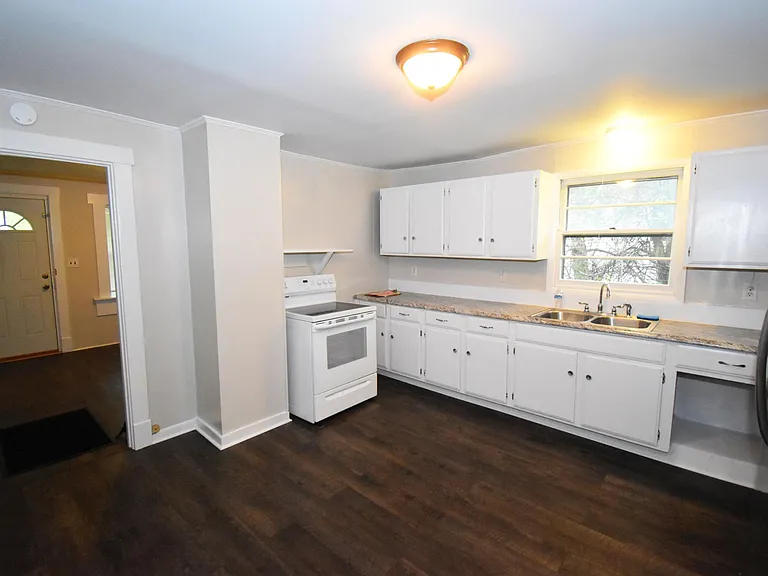 873 Highland Ave — Photo 10