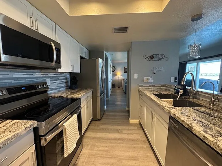1800 Clubhouse Dr #28 — Photo 11