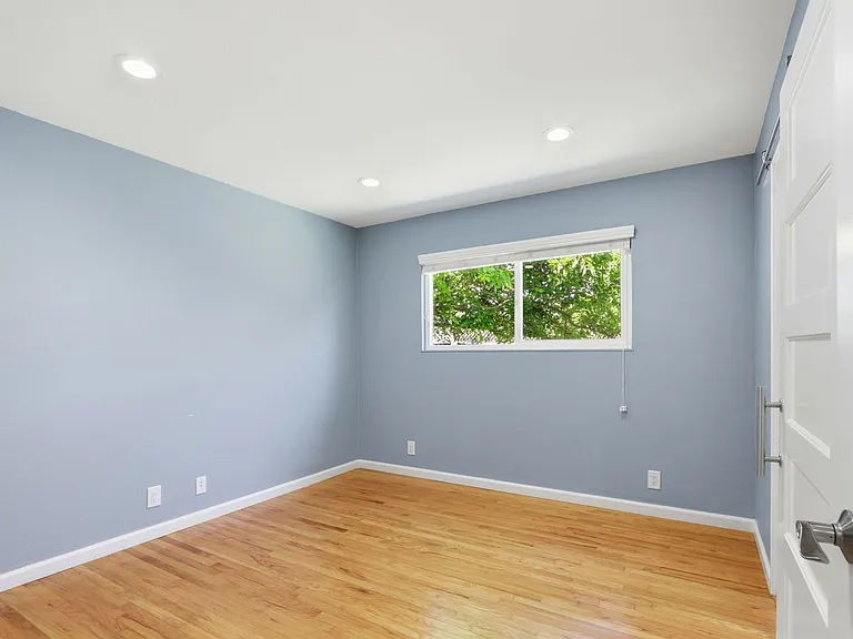 4737 Regina Way — Photo 7