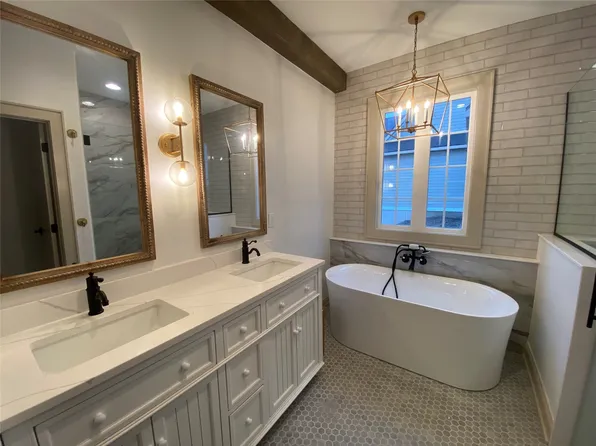 405 SW 17th St, Ankeny, IA 50023