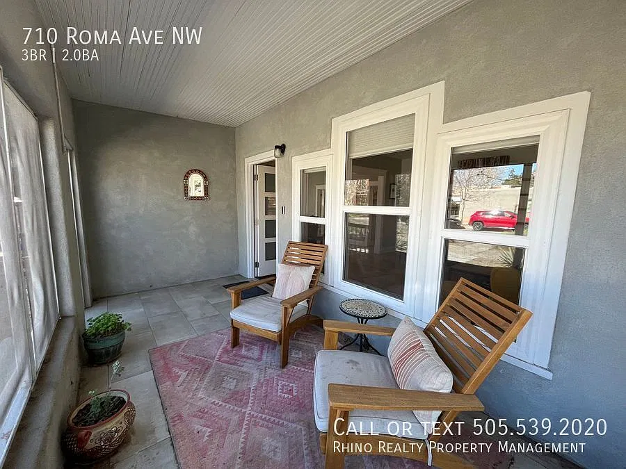 Lovely 3 Bedroom 2 Bathroom Home In Downtown ABQ! — Photo 2