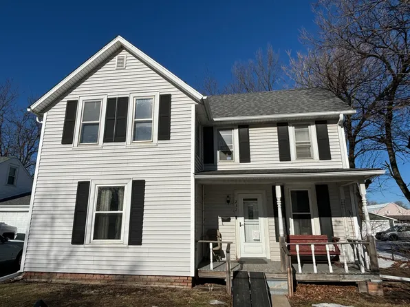 237 W Main St, El Paso, IL 61738