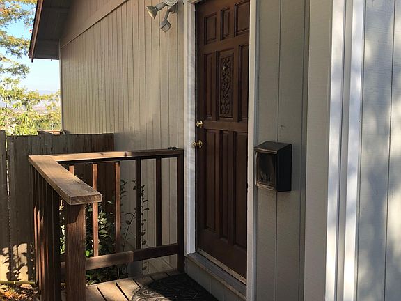 Studio private entrance