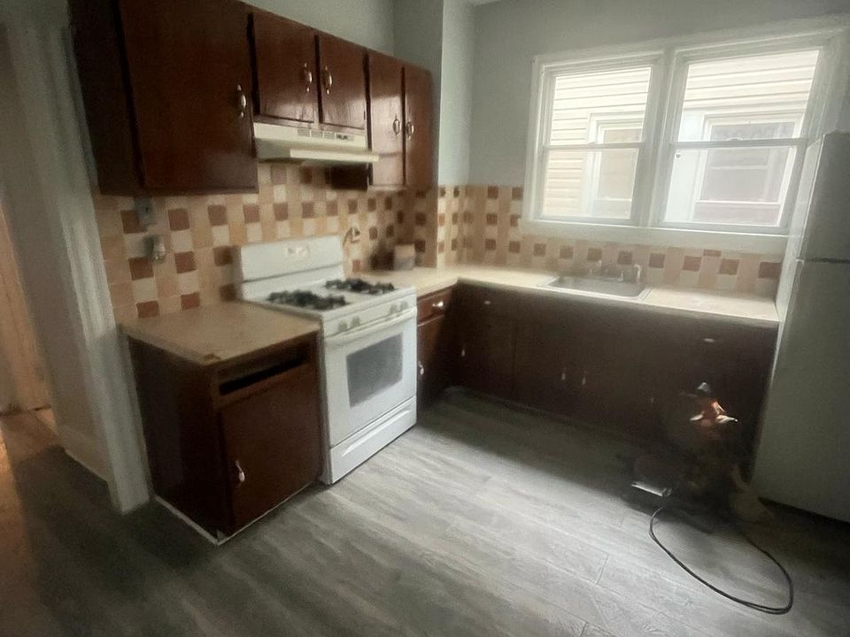 1st image of 90 N Park St #1L