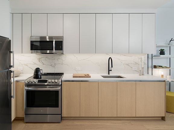 4th image of 123 Linden Blvd APT 13R