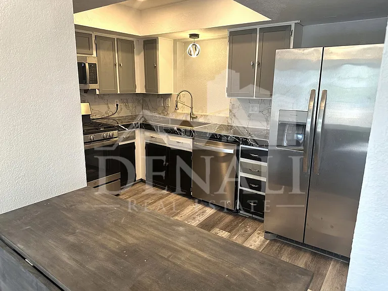 216 E Carol Ave — Photo 6
