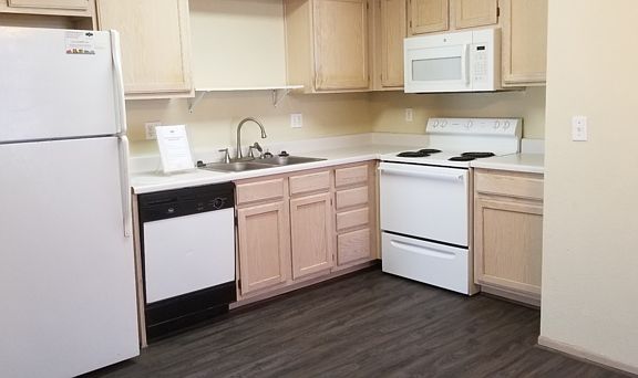 5th image of 105 NE Dogwood St APT D