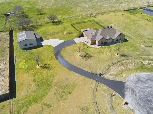 109 Heritage Pkwy W, Decatur, TX 76234