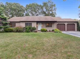 8 Lincoln Ave, Dix Hills, NY 11746