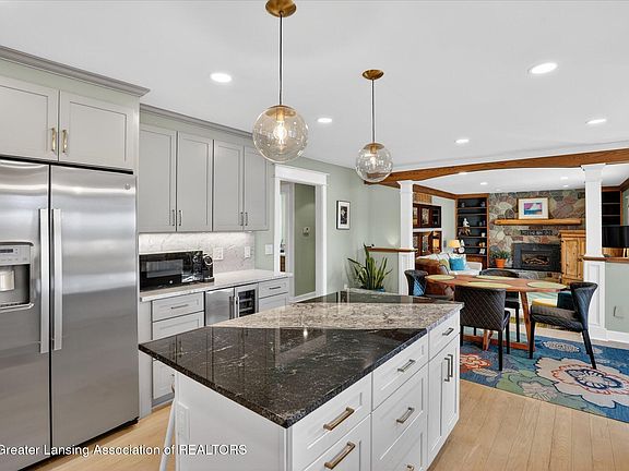 5th image of 1075 N Edgar Rd