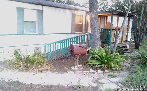 3rd image of 1306 Memorial Ln