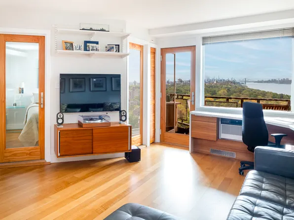 5700 Arlington Avenue image 2 of 12