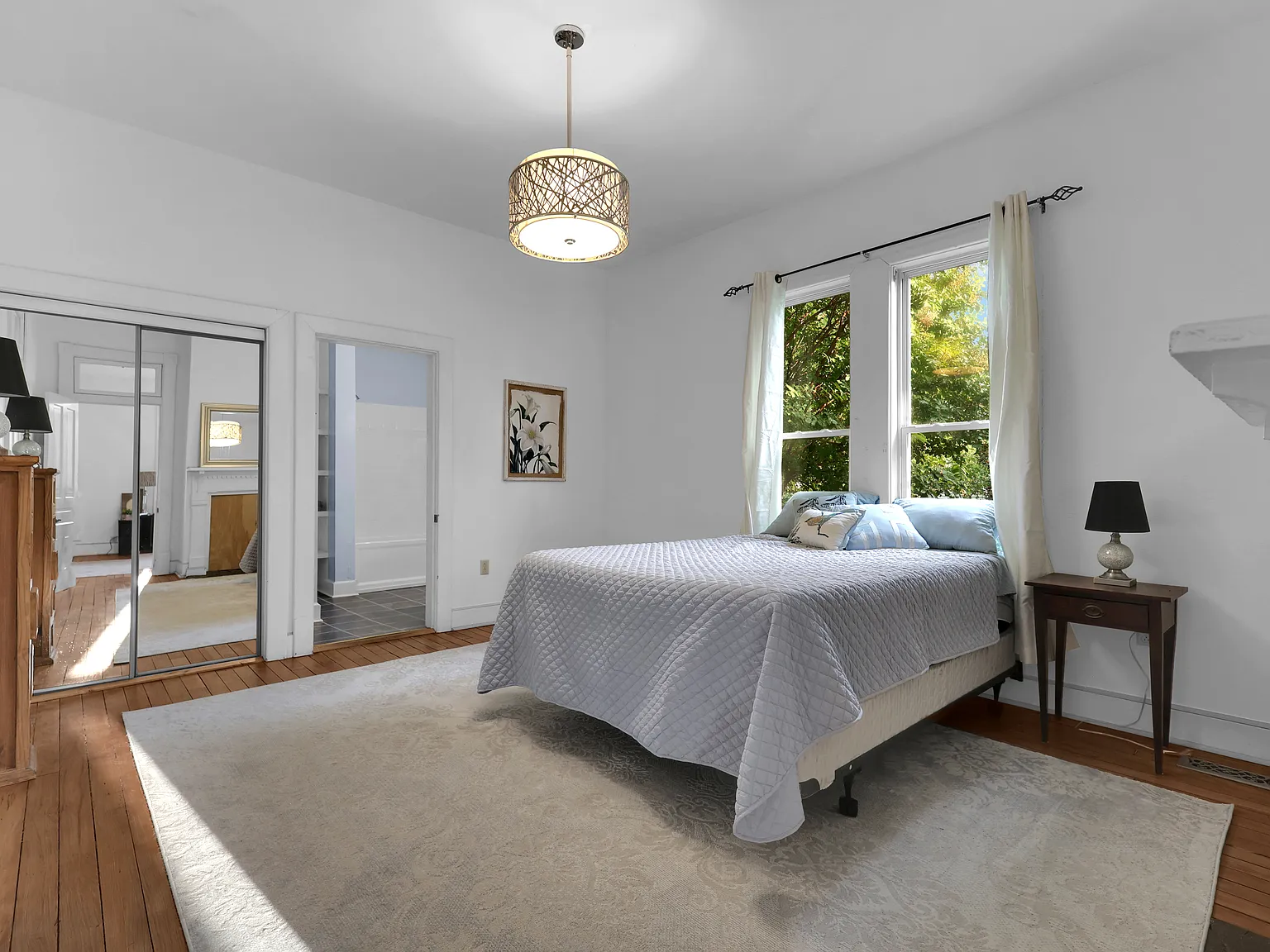 4 bed, 2432 sqft, $4,250 — Photo 3