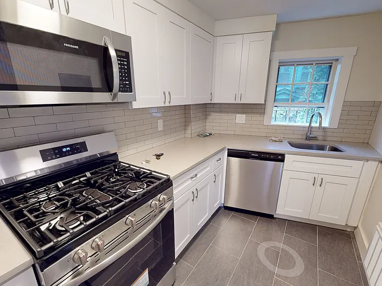38 Gibson St #5D — Photo 4