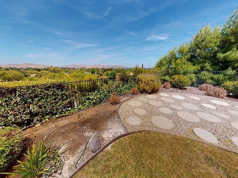 2080 Channelford Rd — Photo 32