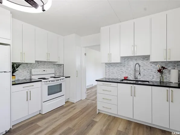 925 O AVENUE S, Saskatoon, SK S7M 2S8