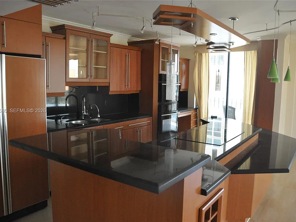 8877 Collins Ave #507