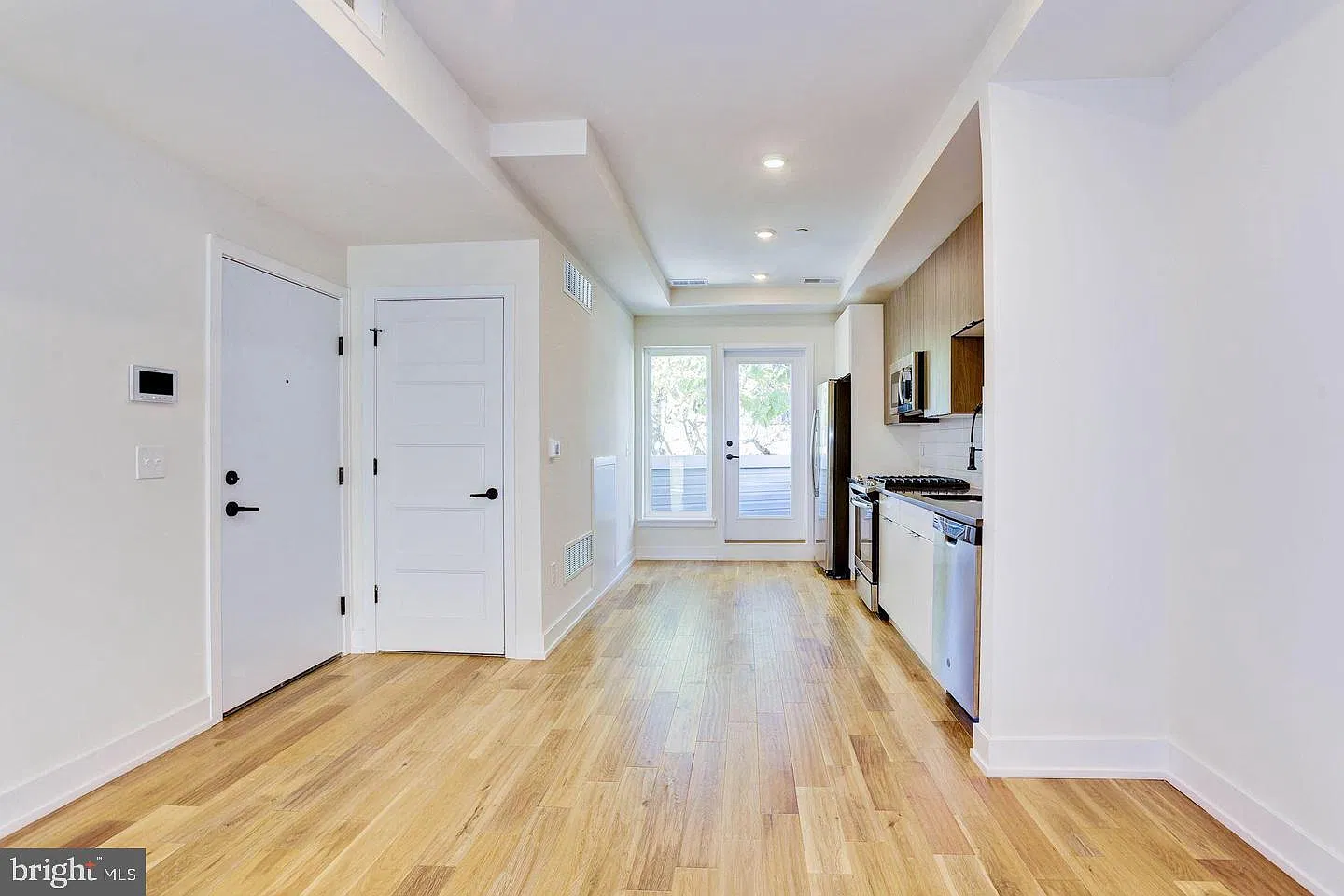1 bed, 1.0 bath, 1000 sqft, $1,600 — Photo 2