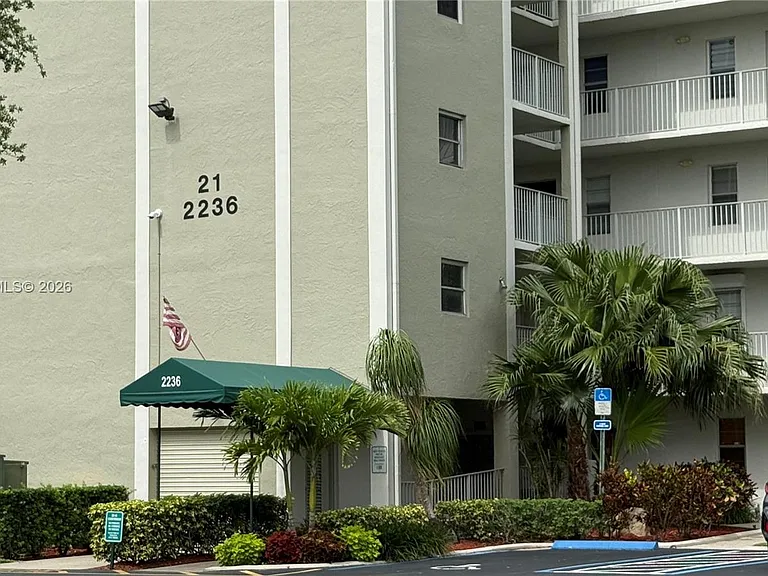 2236 N Cypress Bend Dr #207 — Photo 2