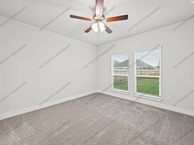 2717 Fox River Dr — Photo 16