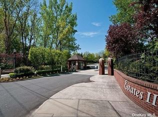 42 Bluebird Hill Ct, Manhasset, NY 11030