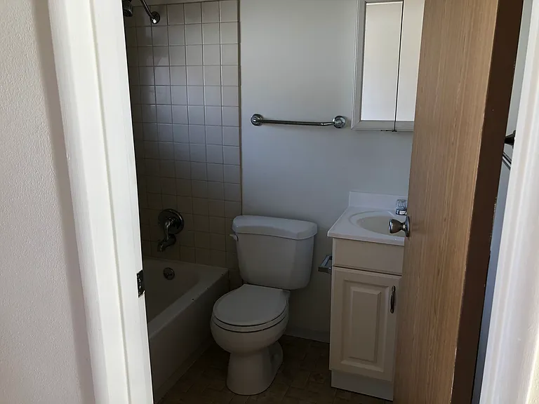 5410 Ivanhoe Pl NE #6 — Photo 7