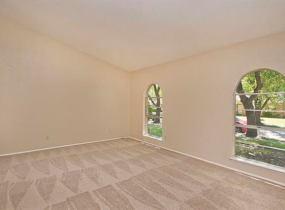 2nd image of 2821 Clover Valley Dr